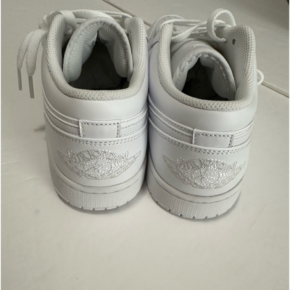 BNIB Air Jordan 1 low triple white - Picture 5 of 6